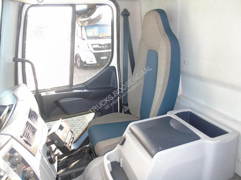شاحنة Volvo 14.210 + ATP/FRC + CARRIER + LIFT +...