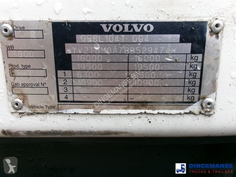 شاحنة Volvo 240 4x2 RHD fuel tank 13 m3 / 4 comp