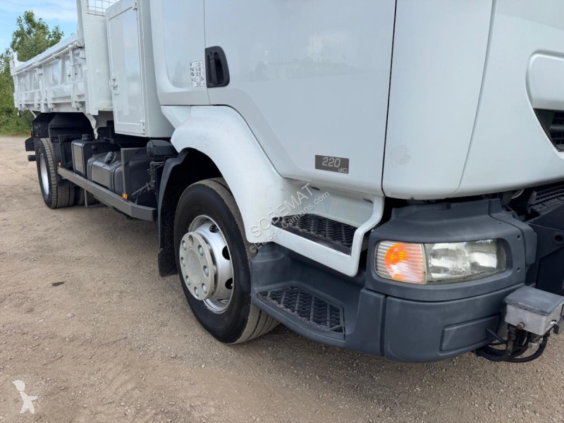 شاحنة Renault 220 DCI