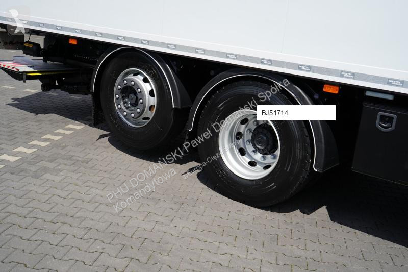 Ciężarówka Iveco / 420 / E 6 / KONTENER + WINDA...