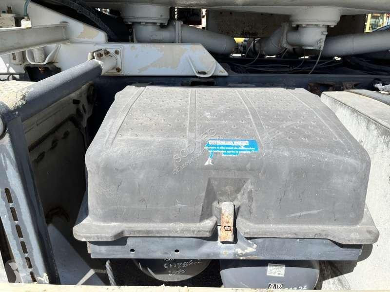 شاحنة Mercedes  AXOR 1833 4X4