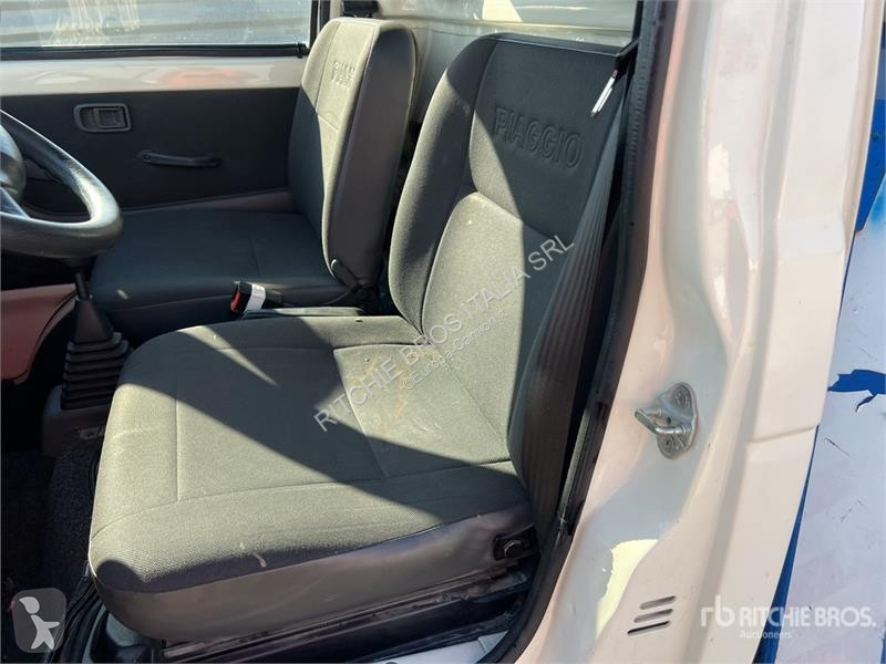 Kamion Comet New Esk 14 14 m on Piaggio Porter...
