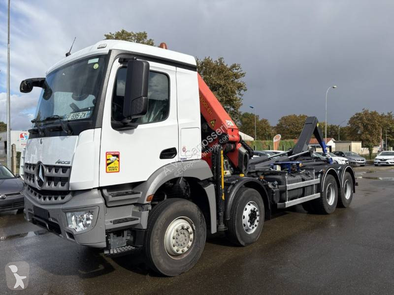 Vrachtwagen Mercedes 3240