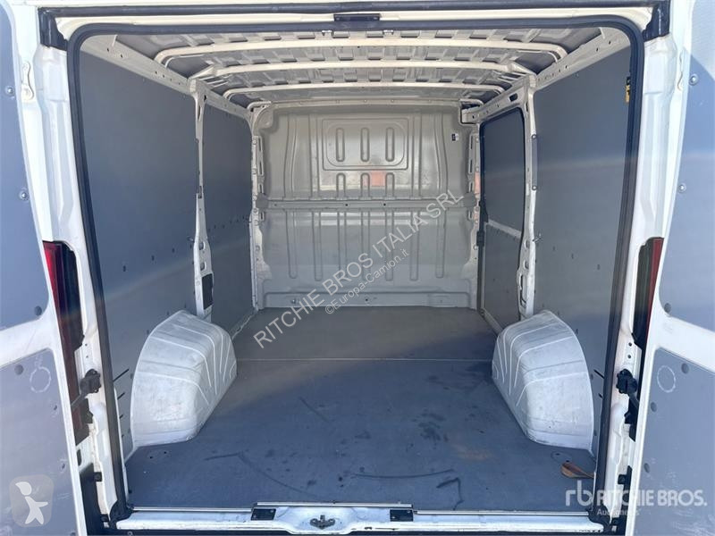 Camión Peugeot 333 L1H1 2.2 BLUEHDI 140CV SeS...