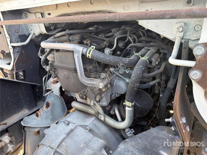 Camion Nissan PNT205 20 m on Nissan NT400...