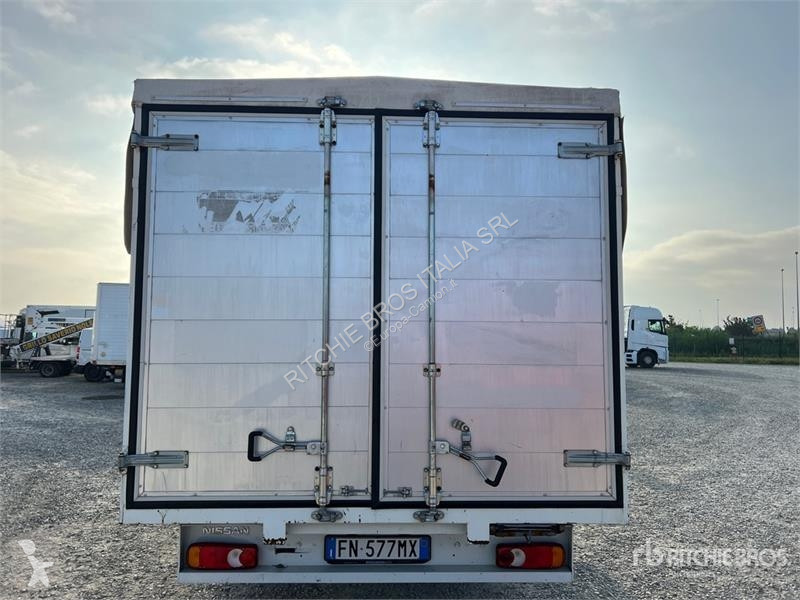 Camião Nissan NV400 P/M Curtain Side Truck