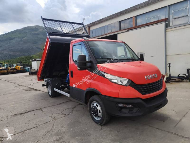 Véhicule utilitaire Iveco 35C14