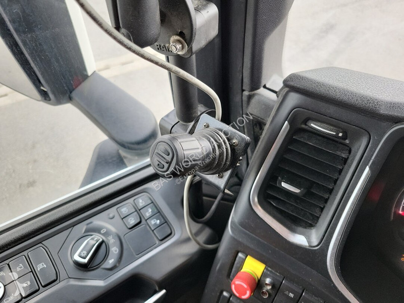 Camião Scania 580