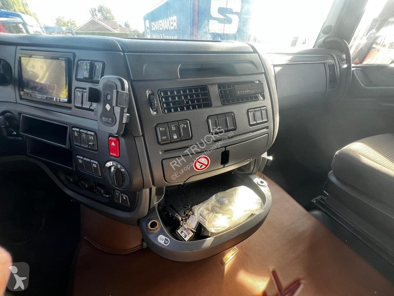 Грузовик DAF 6X2 EURO 6 + SLIDING ROOF + 2 AXLE...