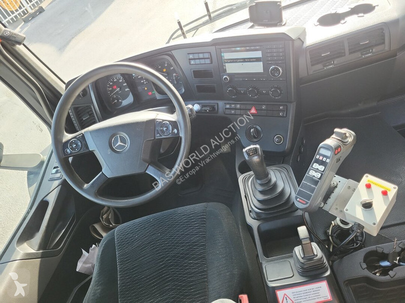Lastbil Mercedes 3245