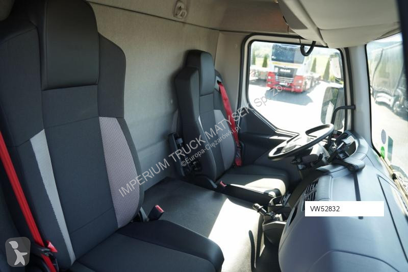 Kamion Renault / D 280 / CHŁODNIA - 6,7 M /...