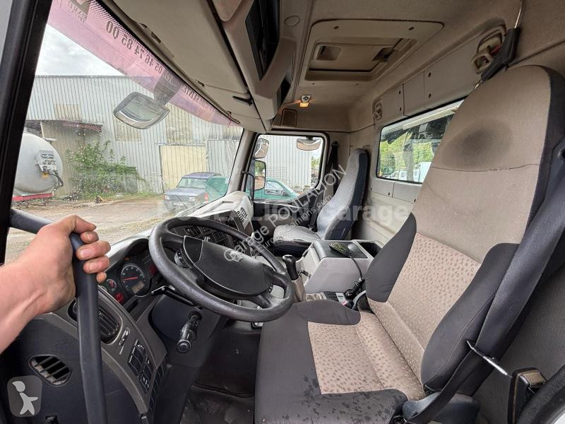 Kamion Renault 6x2 essieu relevable 320 benne...