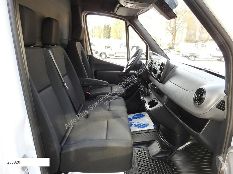 Kamion Mercedes SPRINTER KONTENER WINDA 8 PALET...