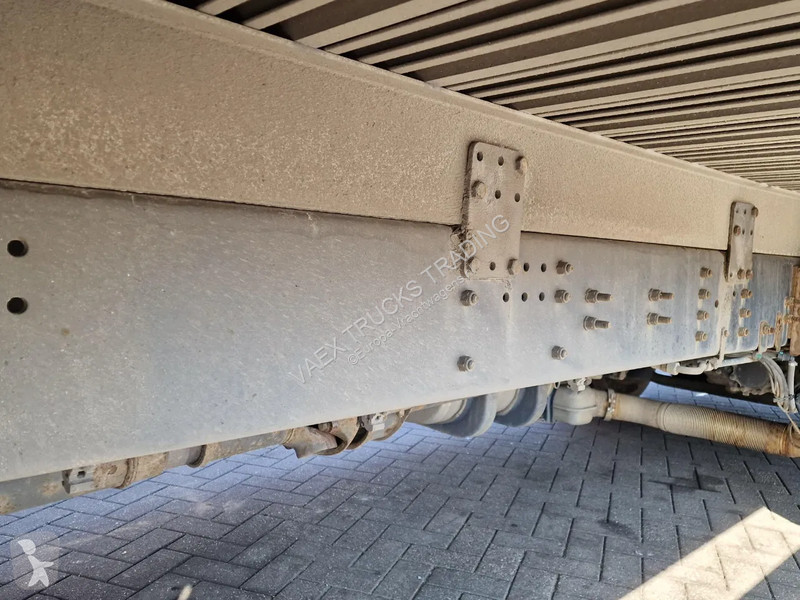 Camion Scania P320 4x2 - Side boars - oadlift -...