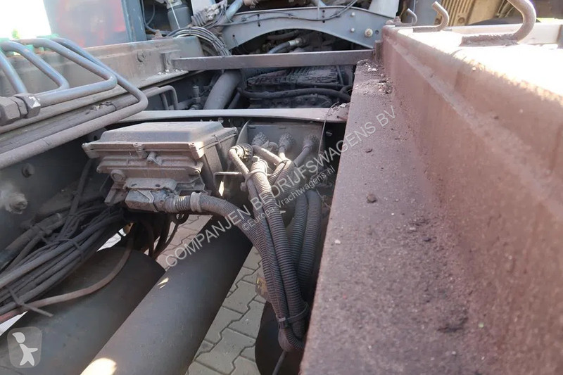 Kamion Volvo 520  - 8x4 R - Ketting systeem