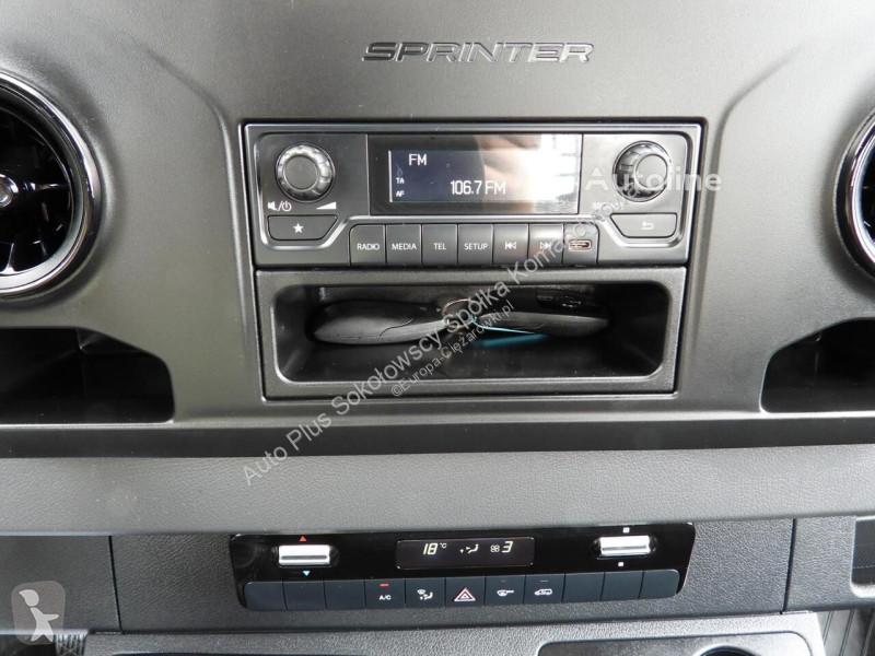 Autoutilitară Mercedes SPRINTER 315 SKRZYNIA 8...