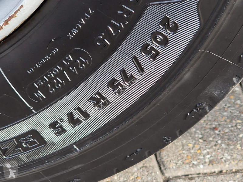 Kamion Iveco 75-190 Isotherm box - Zepro...