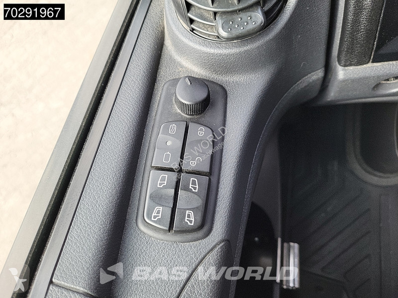 Kamion Mercedes 1221 4X2 1500kg Ladebordwand...