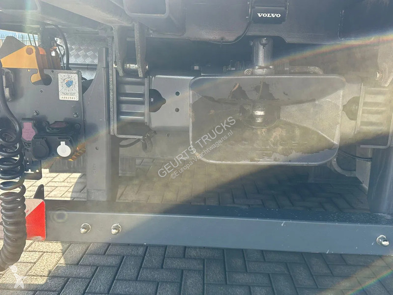 Lastbil Volvo 500 8X2F R BAKWAGEN MET FASSI...