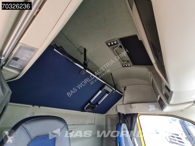 Lastbil Volvo 460 6X2 LNG Engine Curtainsider...