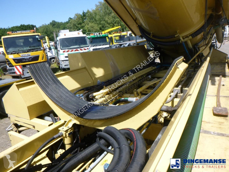 شاحنة Renault D 26 Wide 6x2 vacuum tank 11 m3