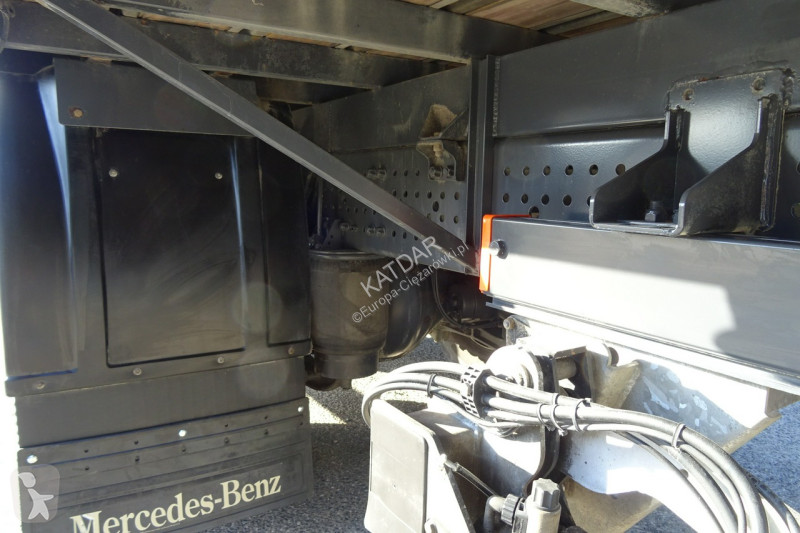 Kamion Mercedes 1827 Euro6 kontener 21pal,...