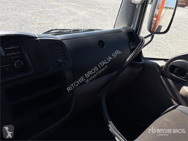 Furgoneta Nissan Flatbed Truck