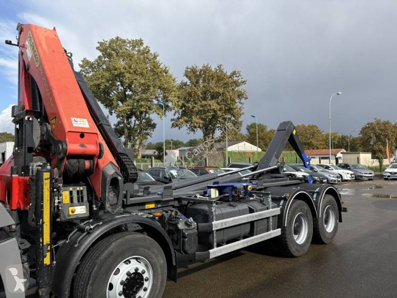 Vrachtwagen Mercedes 3240