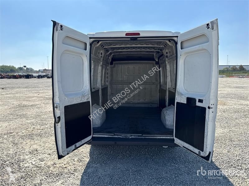 Camion Peugeot 335 L2H2 2.0 BLUEHDI 130CV Van...