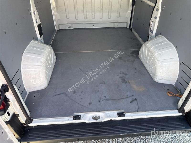 Camión Peugeot 333 L1H1 2.2 BLUEHDI 140CV SeS...