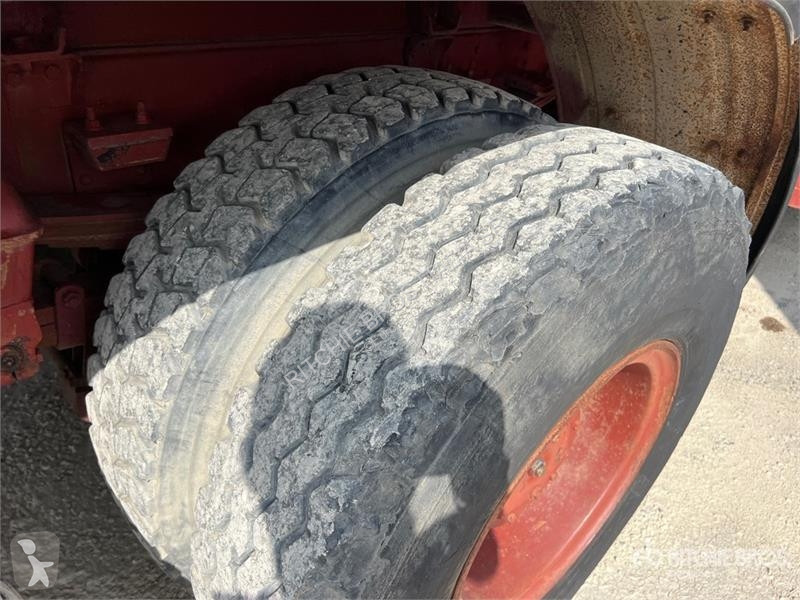 Camion Iveco Unic 6x2 T/A Dump Truck
