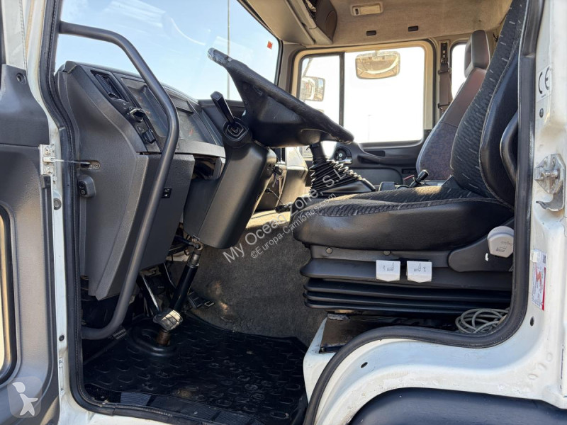 Volvo 220 truck
