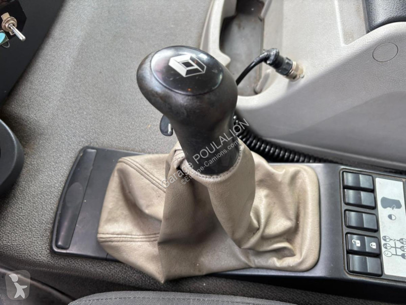 Kamion Renault 6x2 essieu relevable 320 benne...