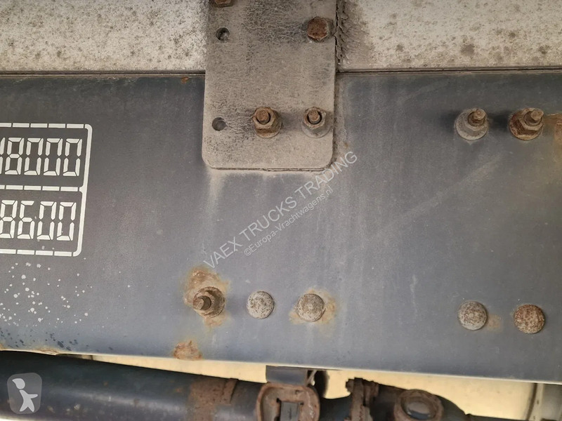 Kamion Volvo 4x2 - Box - Loadlift - Full air -...
