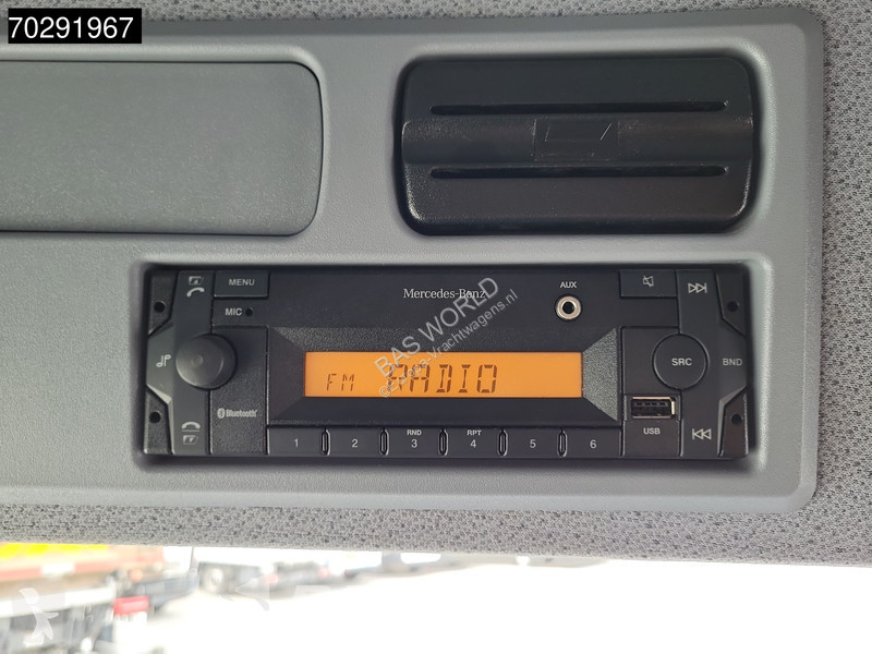 Kamion Mercedes 1221 4X2 1500kg Ladebordwand...