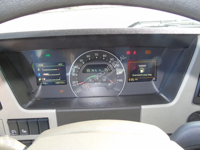 Vrachtwagen Volvo 420 + 8x4 + PALFINGER 24.001...