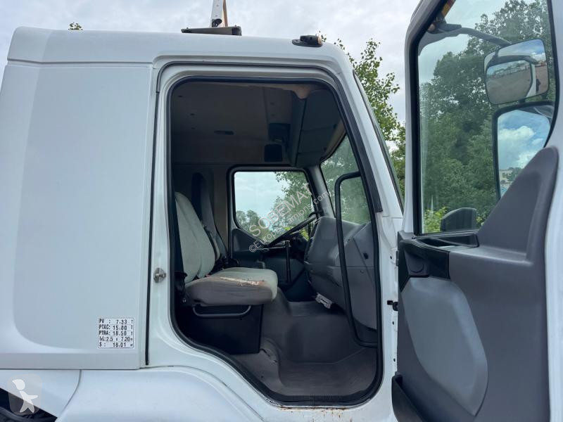 شاحنة Renault 220 DCI