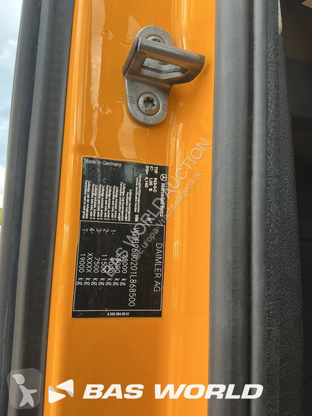Грузовик Mercedes 2563