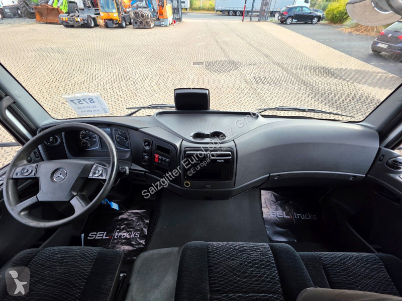 Vrachtwagen Mercedes 818 | 3 Sitzen | Ladebordwand