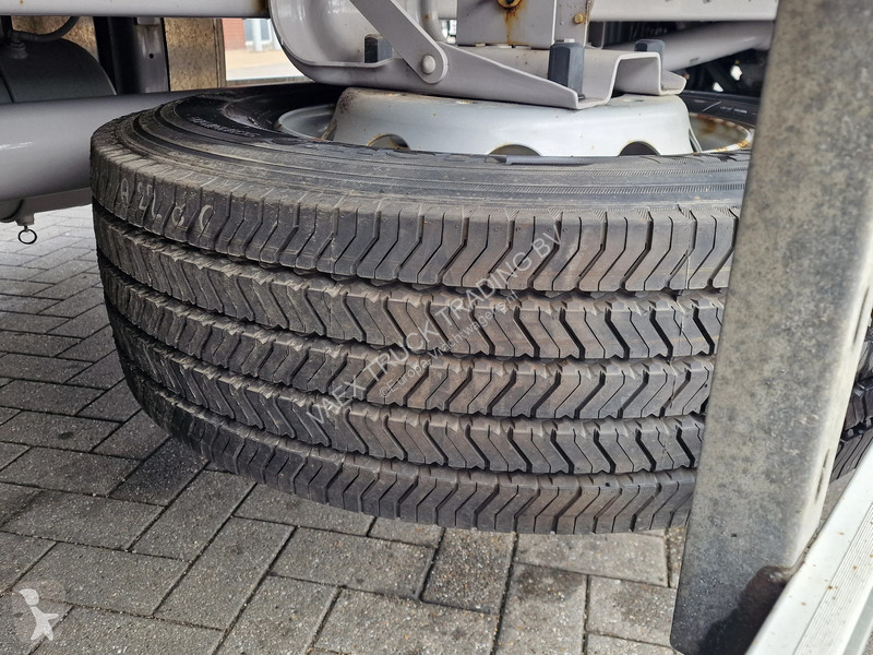 Вантажівка DAF 300 4x2 - Box - Low KM - Full...