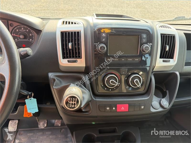 Kamion Fiat ducato Crew Cab Flatbed Truck