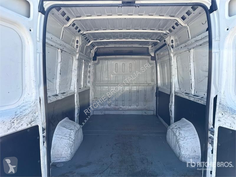 Camión Peugeot 335 L2H2 2.0 BLUEHDI 130CV Van...