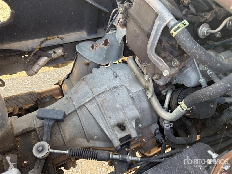 Camion Nissan PNT205 20 m on Nissan NT400...