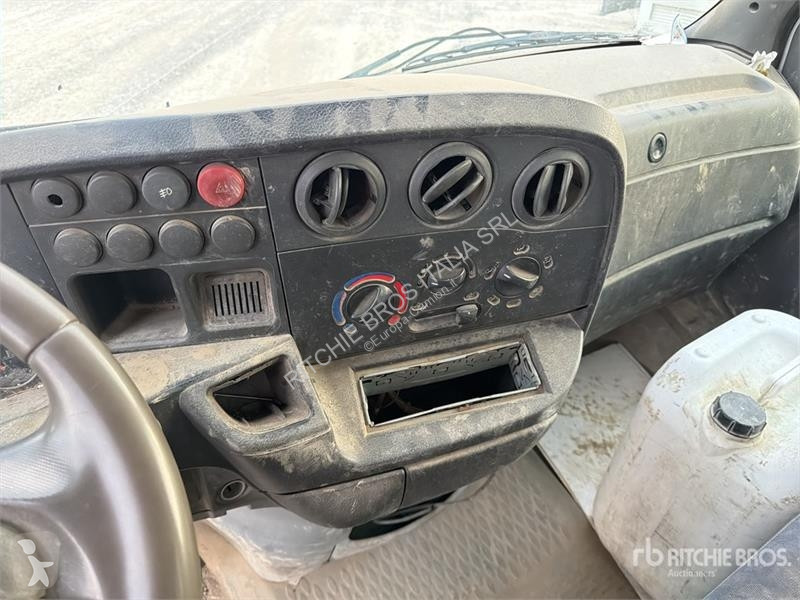 Грузовик Iveco 35A Dump Truck