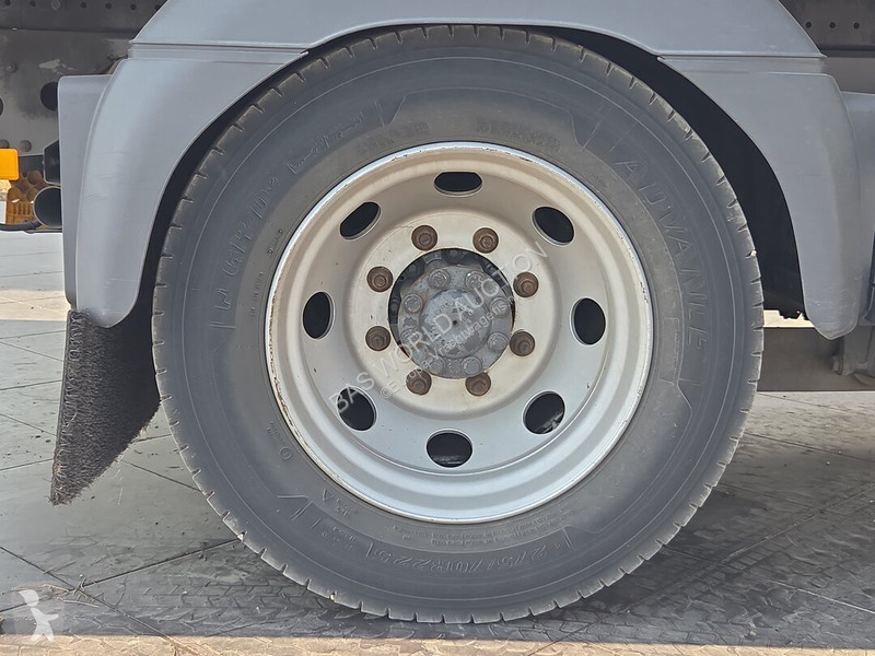 شاحنة Mercedes 1527
