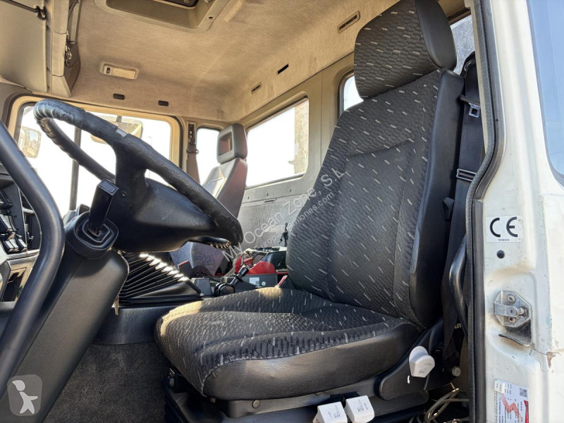 Volvo 220 truck