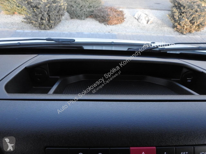 Kamion Iveco DAILY 35S16 KONTENER WINDA 8 PALET...