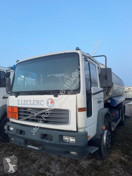 Camión Volvo FL 618