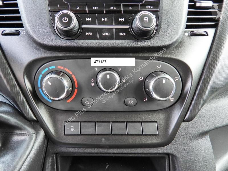 Véhicule utilitaire Iveco DAILY 35S18 PLANDEKA...