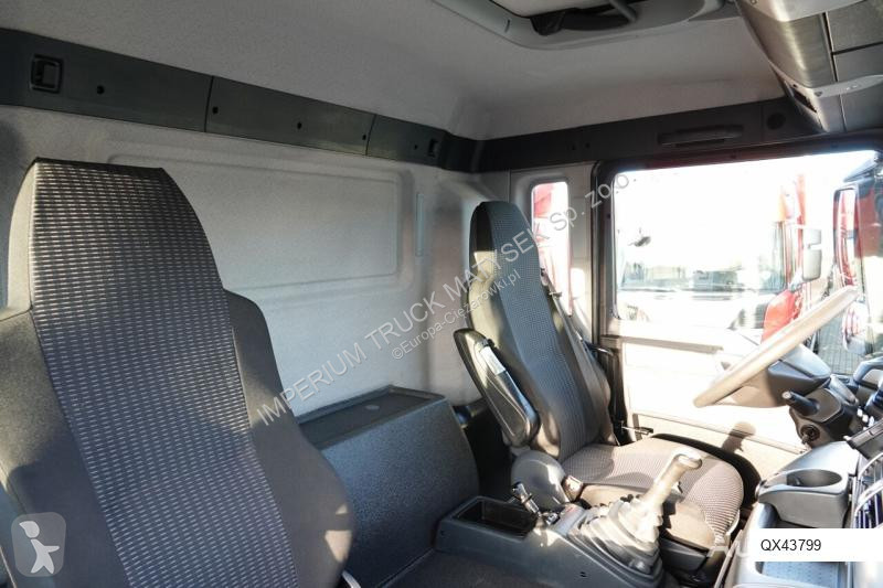 Camion MAN HIAB XS 122